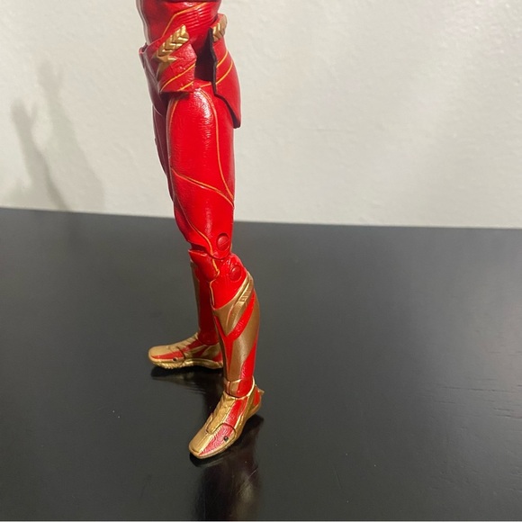 DC COMICS - The Flash Movie - Flash Action Figure McFarlane - Picture 11 of 12